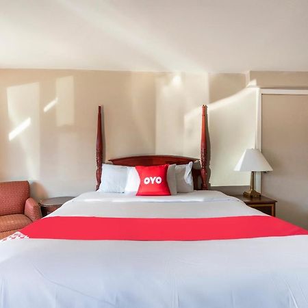 Oyo Hotel Malden Ma Broadway Ngoại thất bức ảnh
