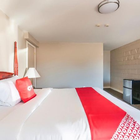 Oyo Hotel Malden Ma Broadway Ngoại thất bức ảnh