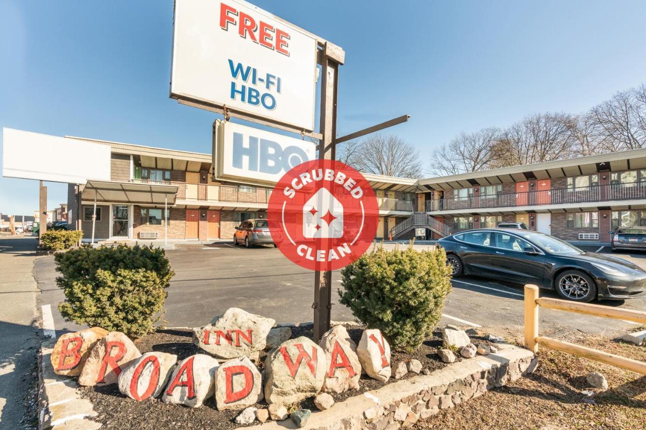 Oyo Hotel Malden Ma Broadway Ngoại thất bức ảnh