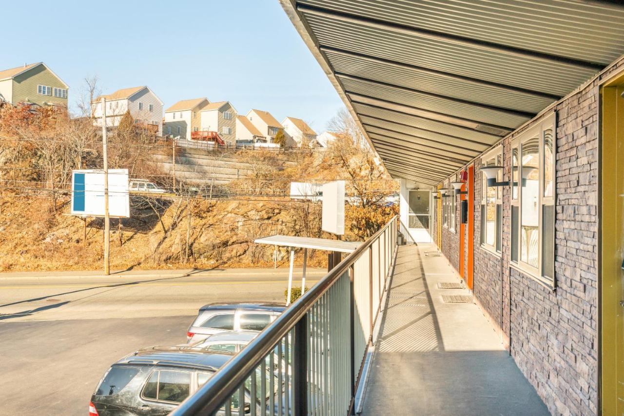 Oyo Hotel Malden Ma Broadway Ngoại thất bức ảnh