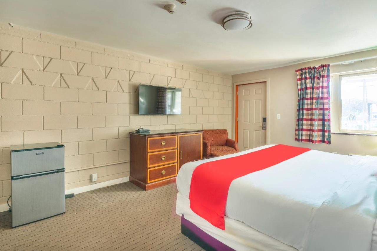 Oyo Hotel Malden Ma Broadway Ngoại thất bức ảnh