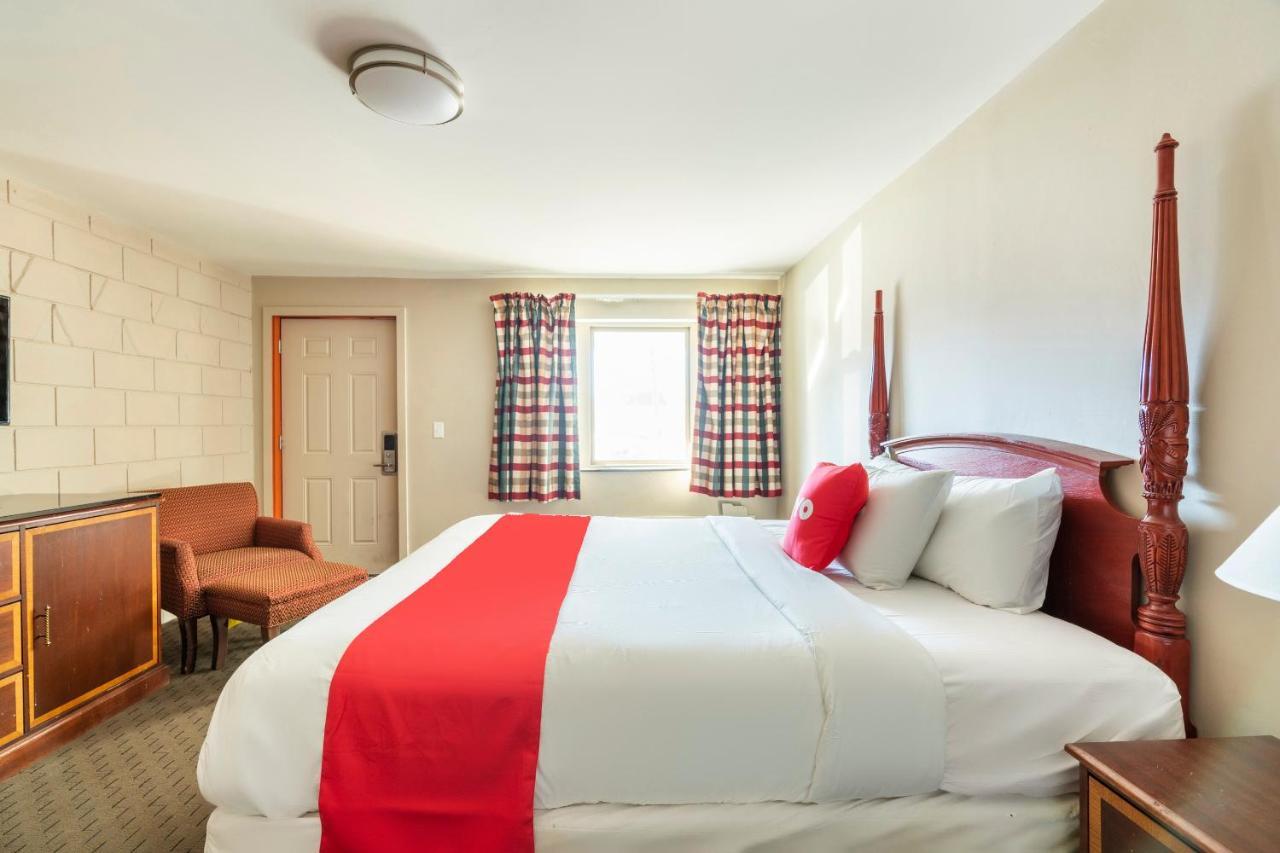 Oyo Hotel Malden Ma Broadway Ngoại thất bức ảnh