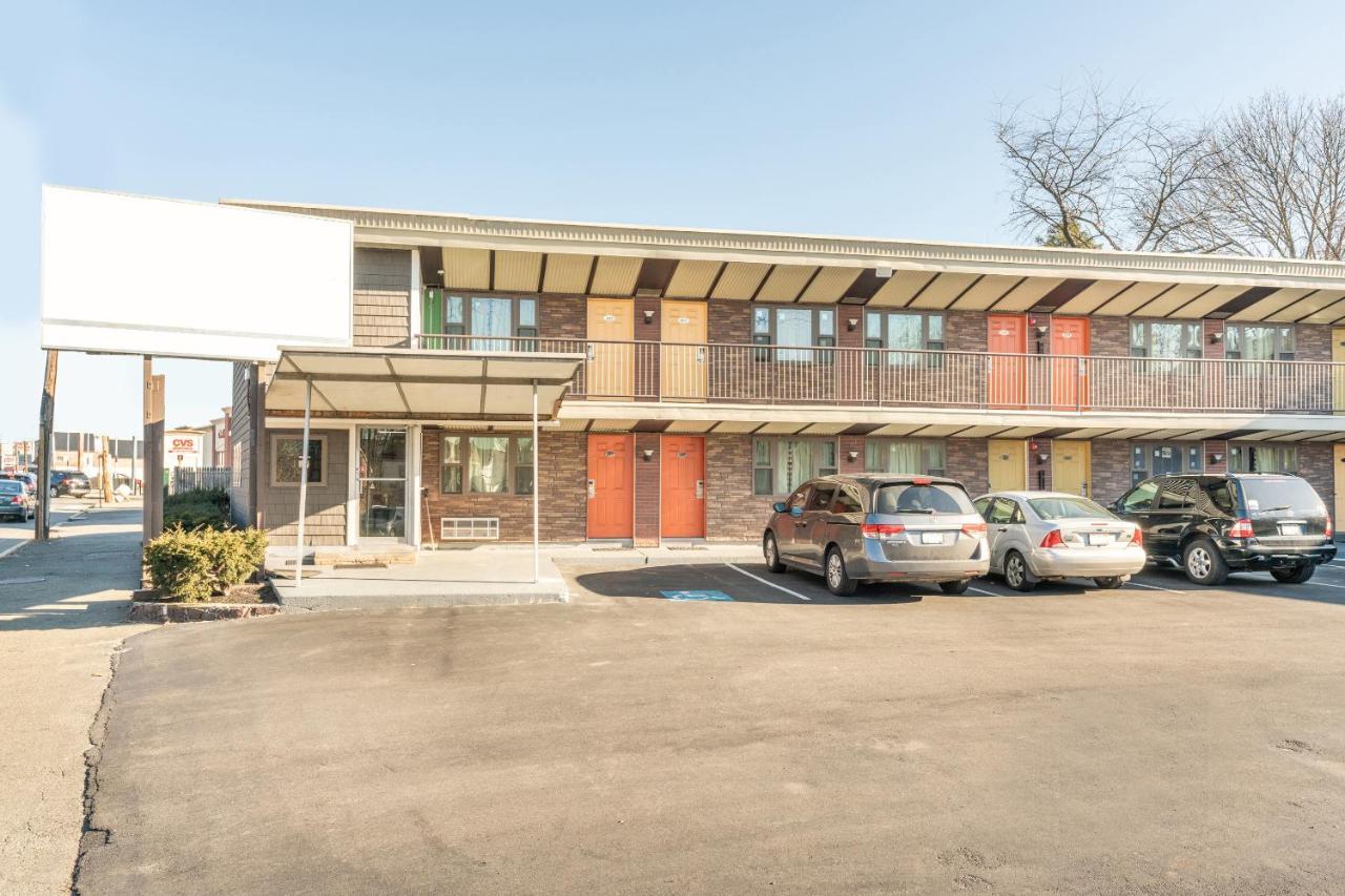 Oyo Hotel Malden Ma Broadway Ngoại thất bức ảnh