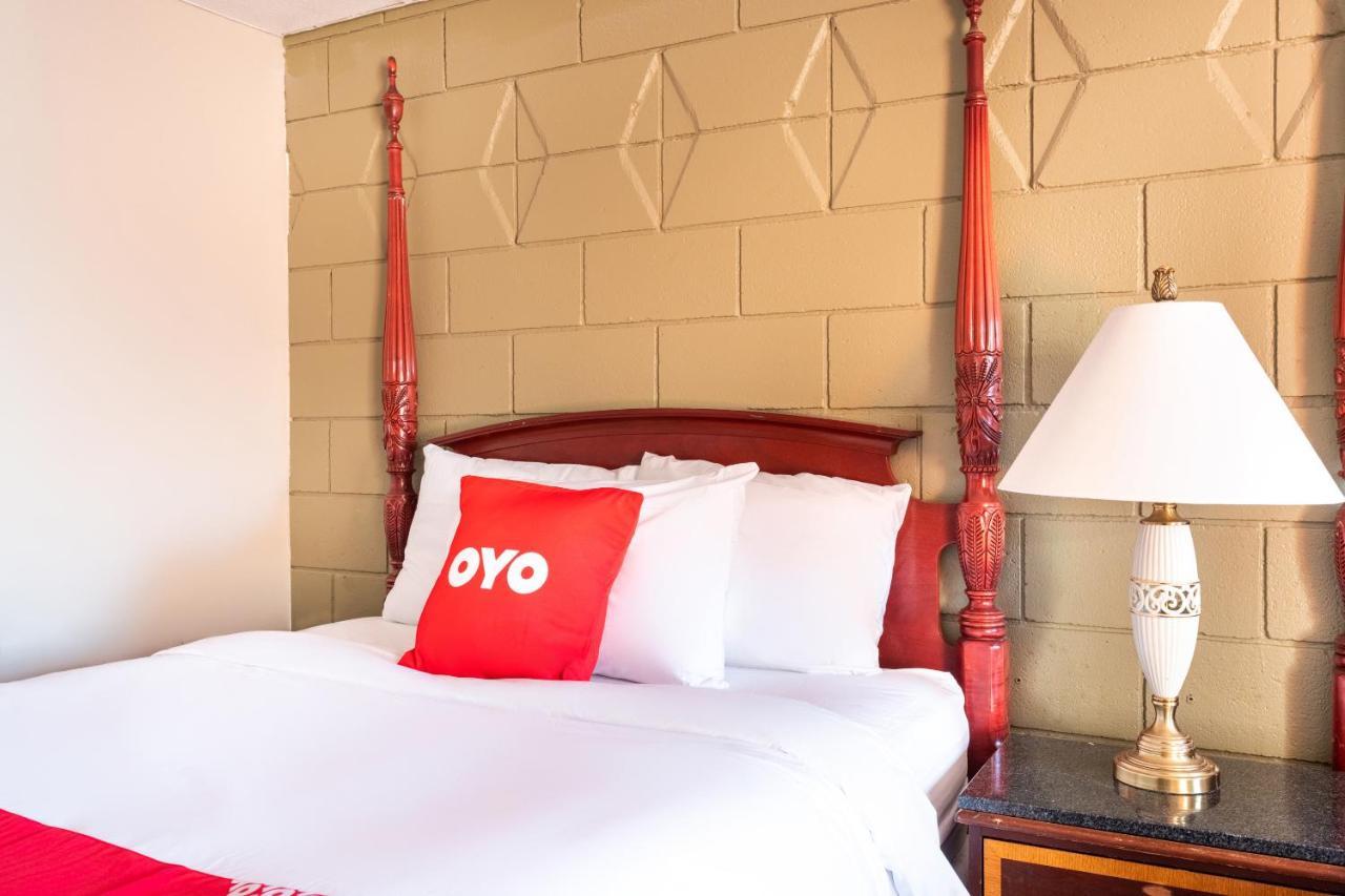 Oyo Hotel Malden Ma Broadway Ngoại thất bức ảnh