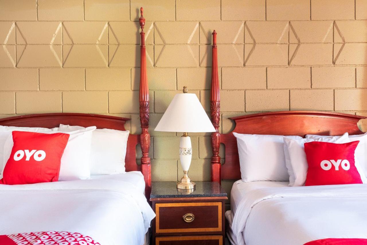 Oyo Hotel Malden Ma Broadway Ngoại thất bức ảnh
