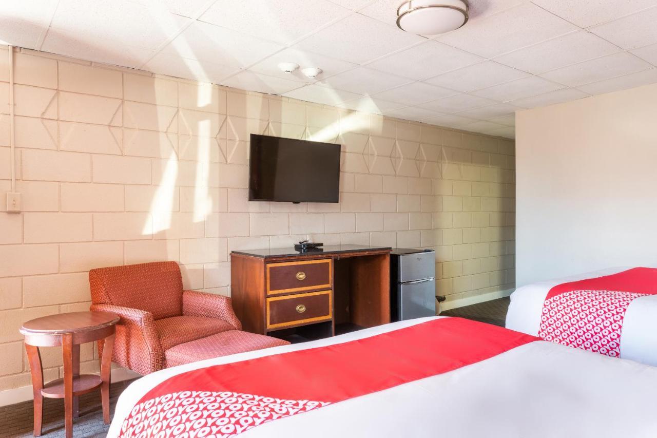 Oyo Hotel Malden Ma Broadway Ngoại thất bức ảnh